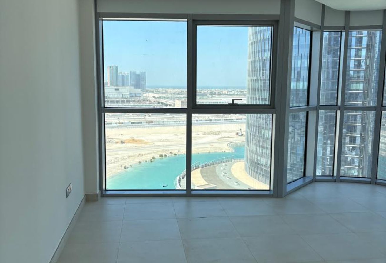 Corner Unit | Canal View | Balcony | Viewz 2
