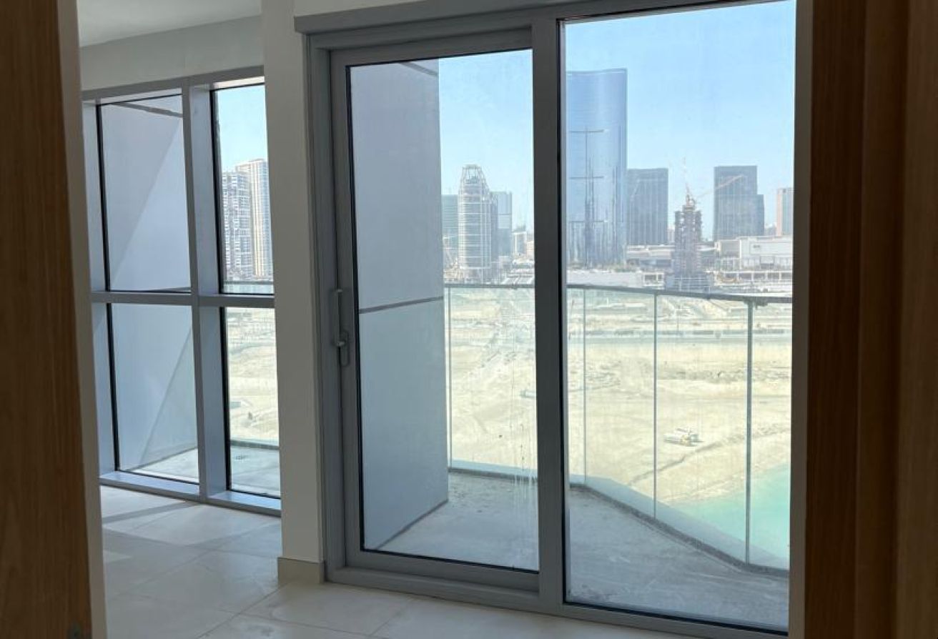 Corner Unit | Canal View | Balcony | Viewz 2