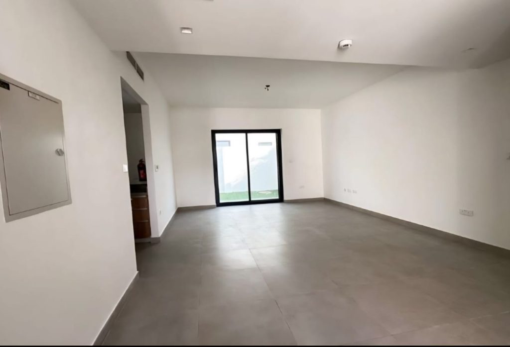 Vacant | Single Row | Next To Corner