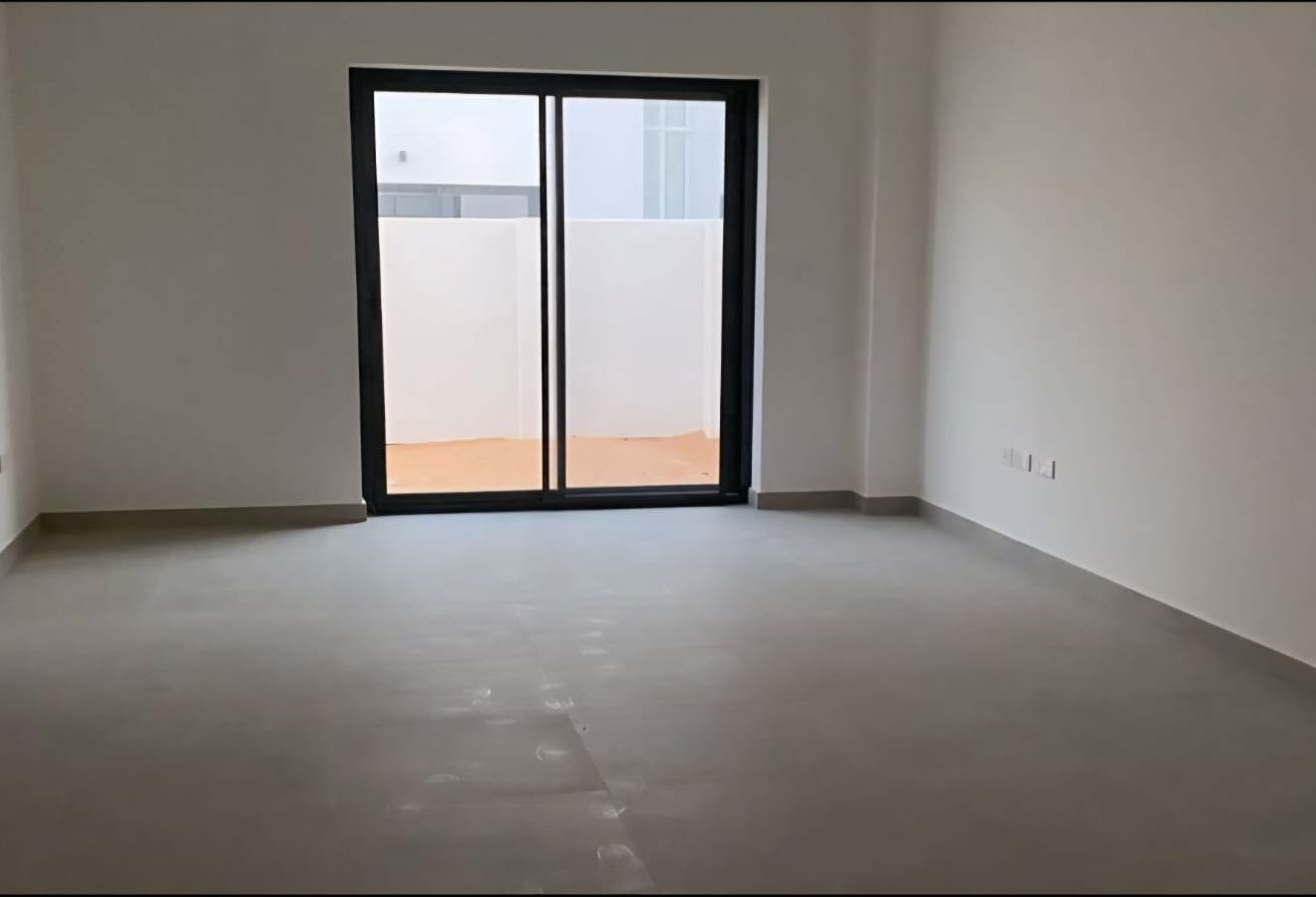 Vacant | Single Row | Next To Corner