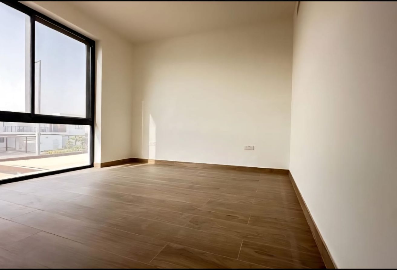 Vacant | Single Row | Next To Corner