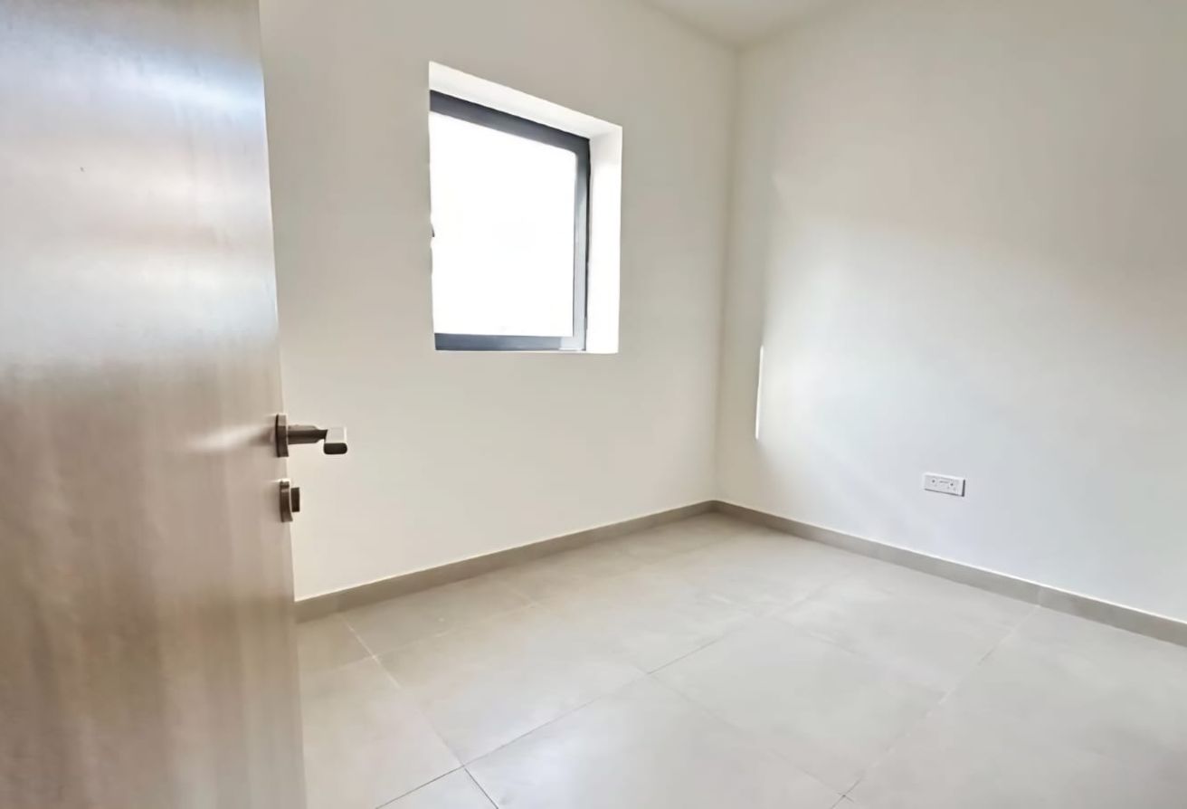 Vacant | Single Row | Next To Corner